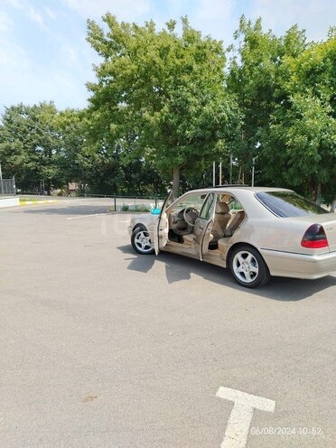 Mercedes C 230-11