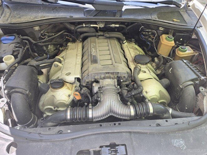 Porsche Cayenne Turbo-13
