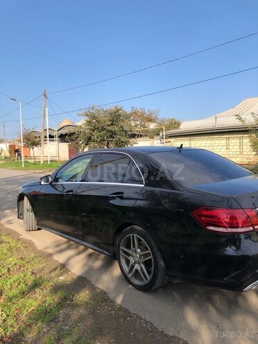 Mercedes E 220 4MATIC-7