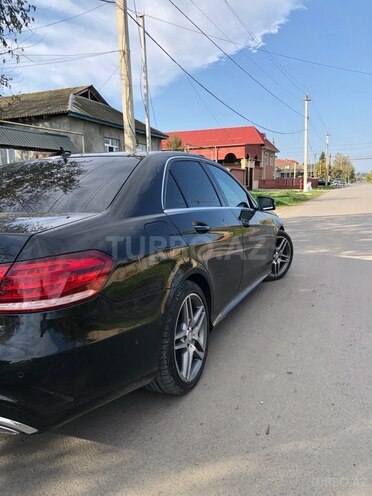 Mercedes E 220 4MATIC-6