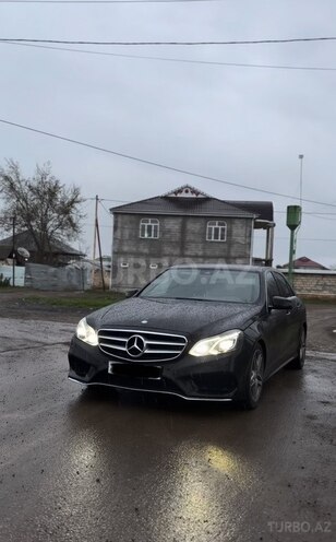 Mercedes E 220 4MATIC-1