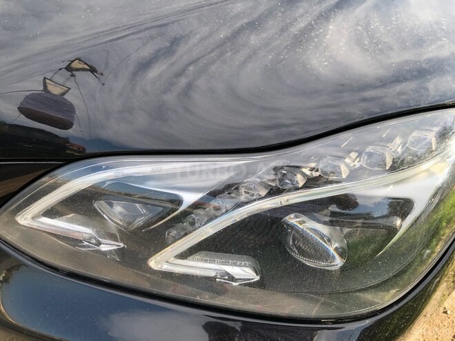 Mercedes E 220 4MATIC-19