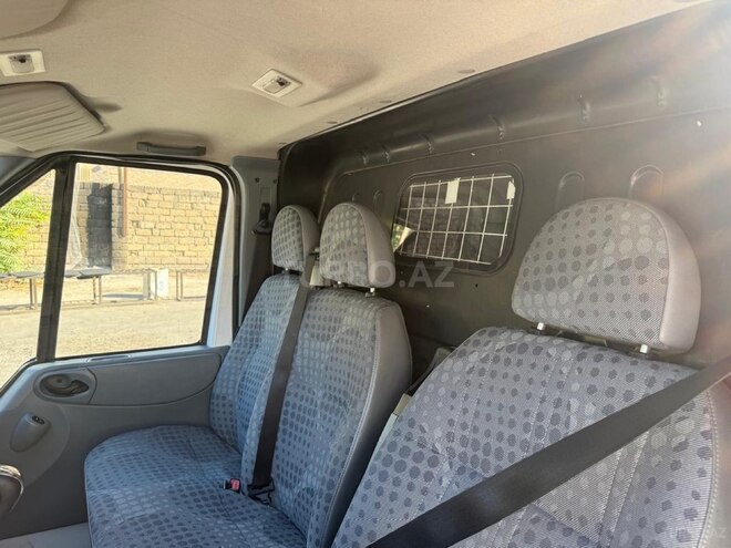 Ford Transit-8