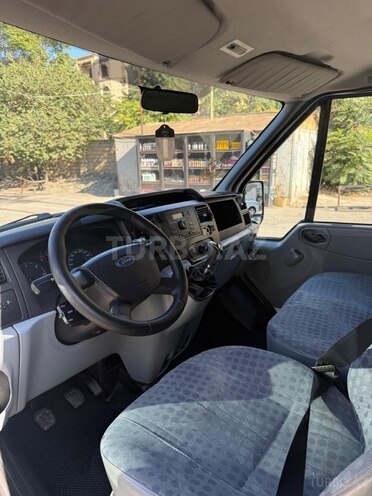 Ford Transit-5
