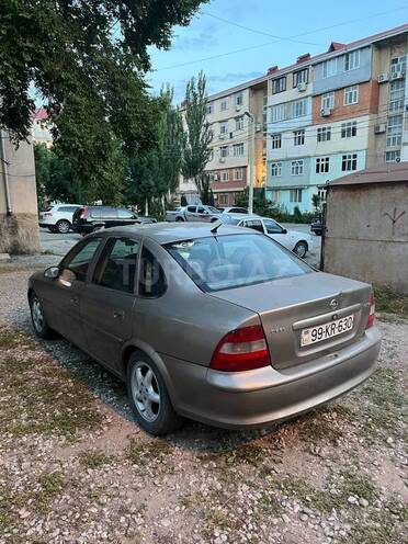 Opel Vectra-4