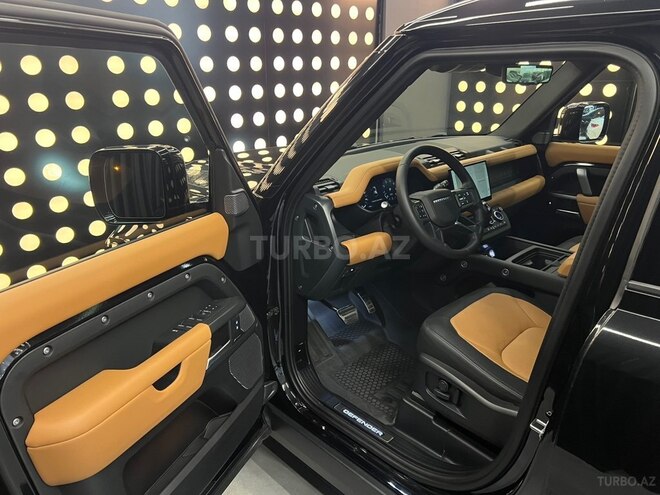 Land Rover Defender-7