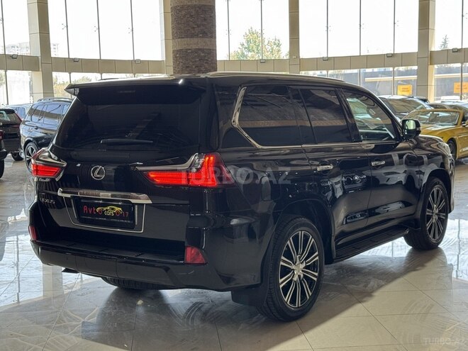 Lexus LX 450d-8