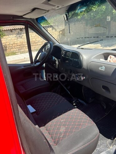 Ford Transit-10