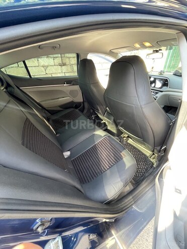 Hyundai Elantra-9