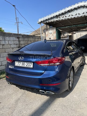 Hyundai Elantra-4