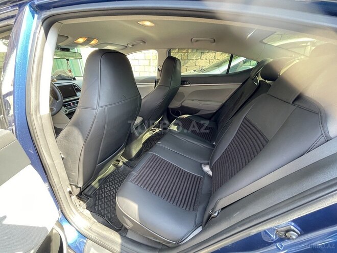 Hyundai Elantra-8