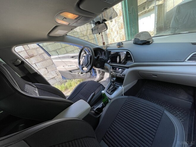 Hyundai Elantra-10