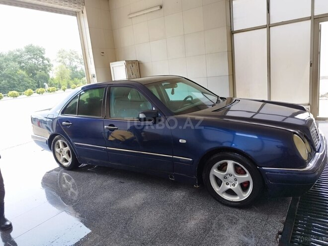 Mercedes E 240-2
