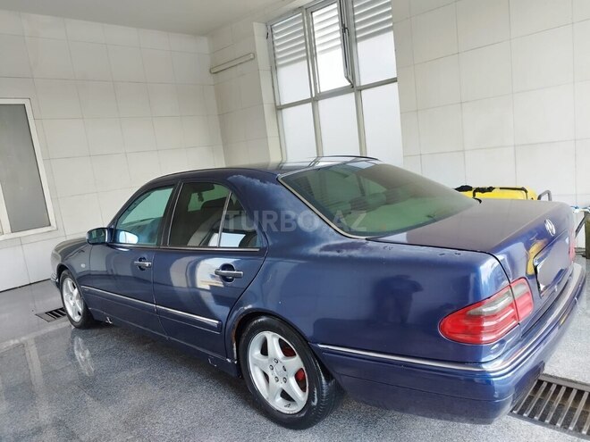 Mercedes E 240-3