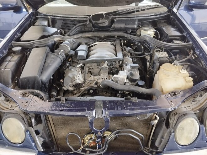 Mercedes E 240-10