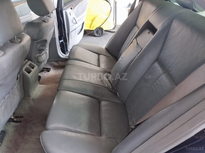 Mercedes E 240-16