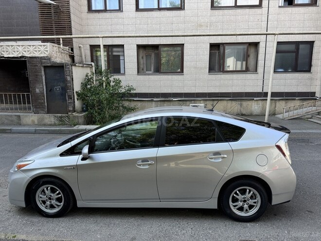 Toyota Prius-2