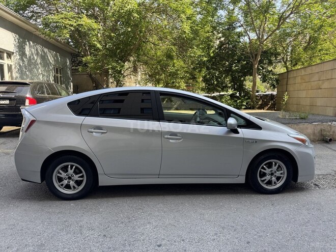Toyota Prius-4