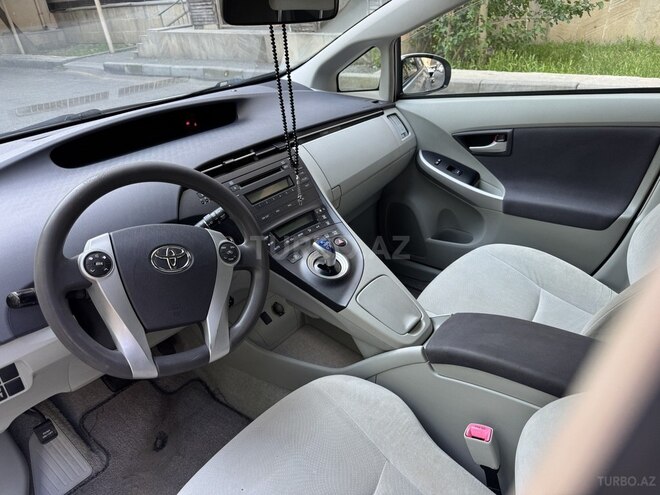 Toyota Prius-7