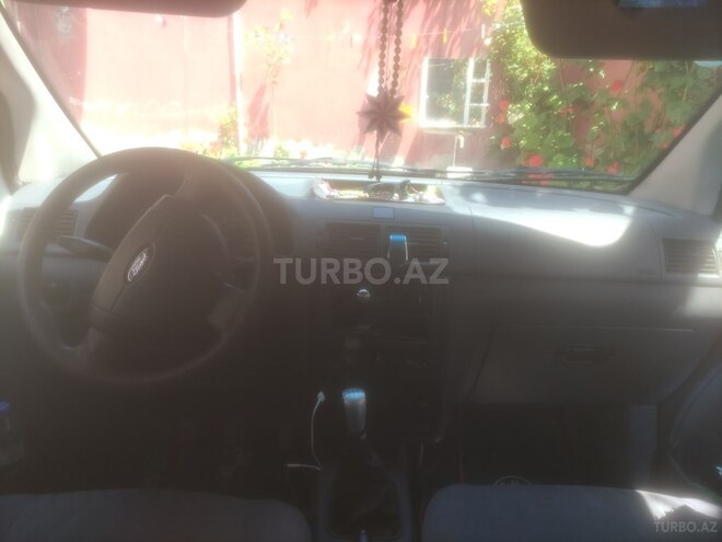 Ford Tourneo Connect-6