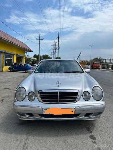 Mercedes E 240-1