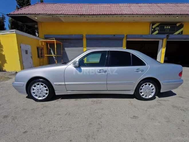 Mercedes E 240-3