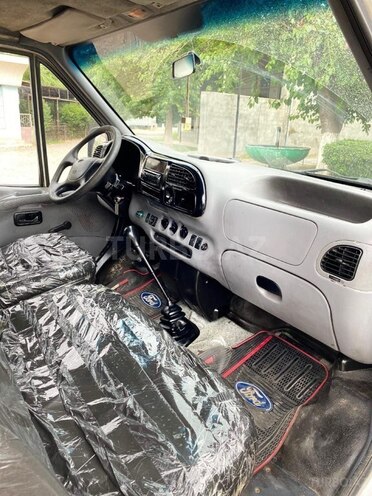 Ford Transit-8