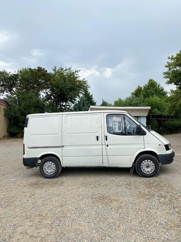 Ford Transit-3