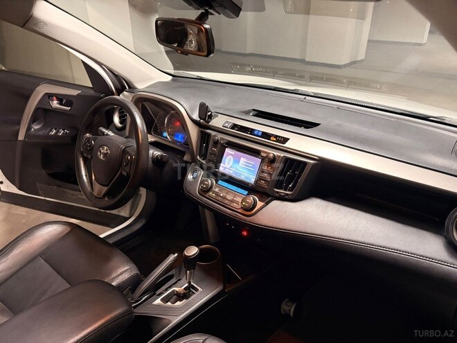 Toyota RAV4-15