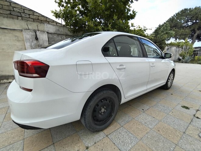 Volkswagen Polo-4
