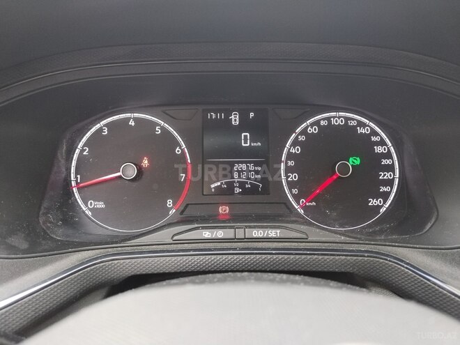 Volkswagen Polo-7