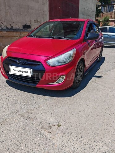 Hyundai Accent-2