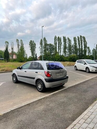 Kia Rio-5