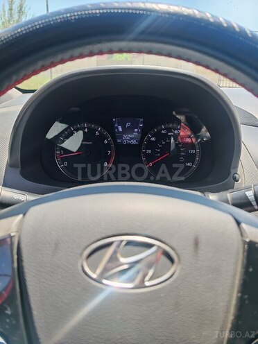 Hyundai Accent-8