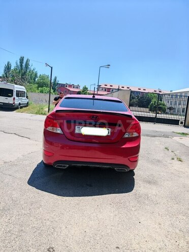 Hyundai Accent-4