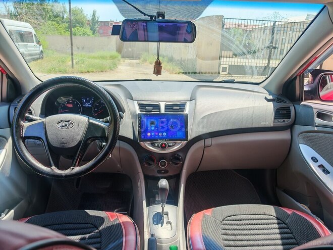 Hyundai Accent-7