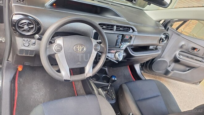 Toyota Aqua-10