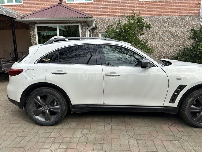 Infiniti FX35-3