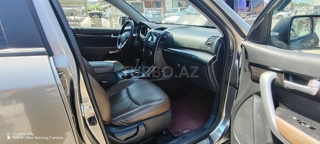 Kia Sorento-12