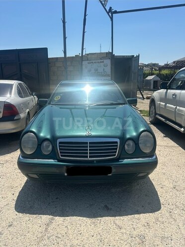 Mercedes E 220-1
