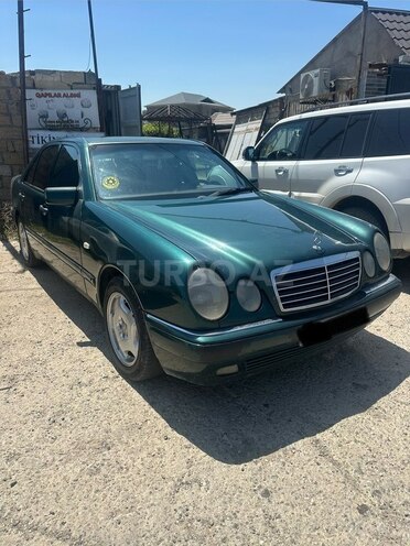 Mercedes E 220-3