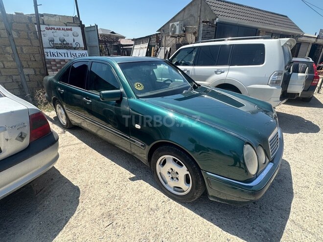 Mercedes E 220-4