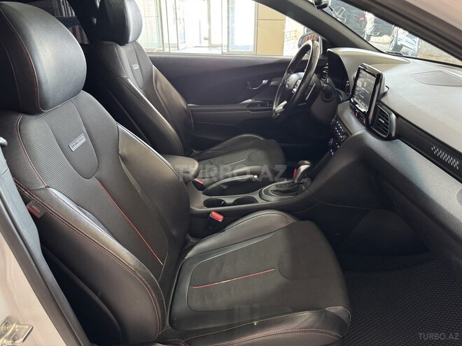 Hyundai Veloster-15