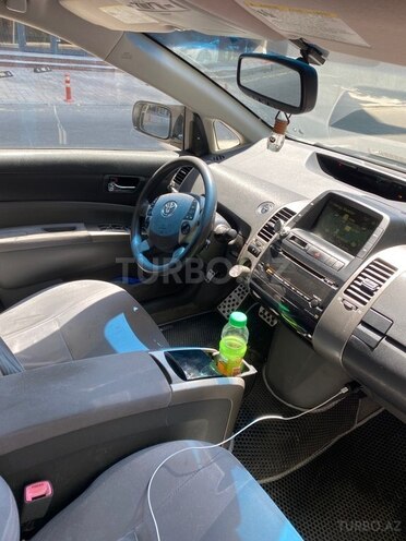 Toyota Prius-8