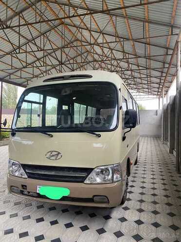 Hyundai County-1