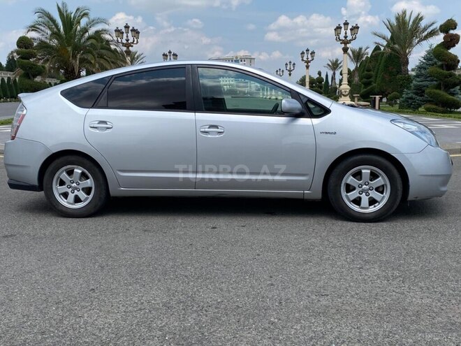 Toyota Prius-2