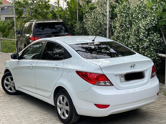 Hyundai Accent-2
