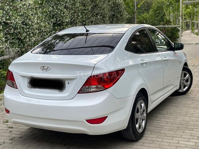 Hyundai Accent-4