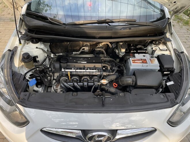 Hyundai Accent-8