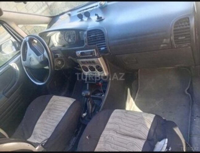 Opel Zafira-4
